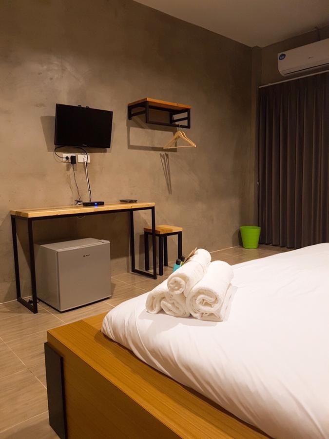 The Day Home Hotel Пакчонг Экстерьер фото